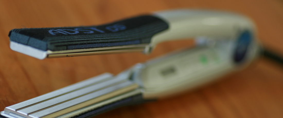 イースフォーヘアーの縮毛矯正の使用アイロン